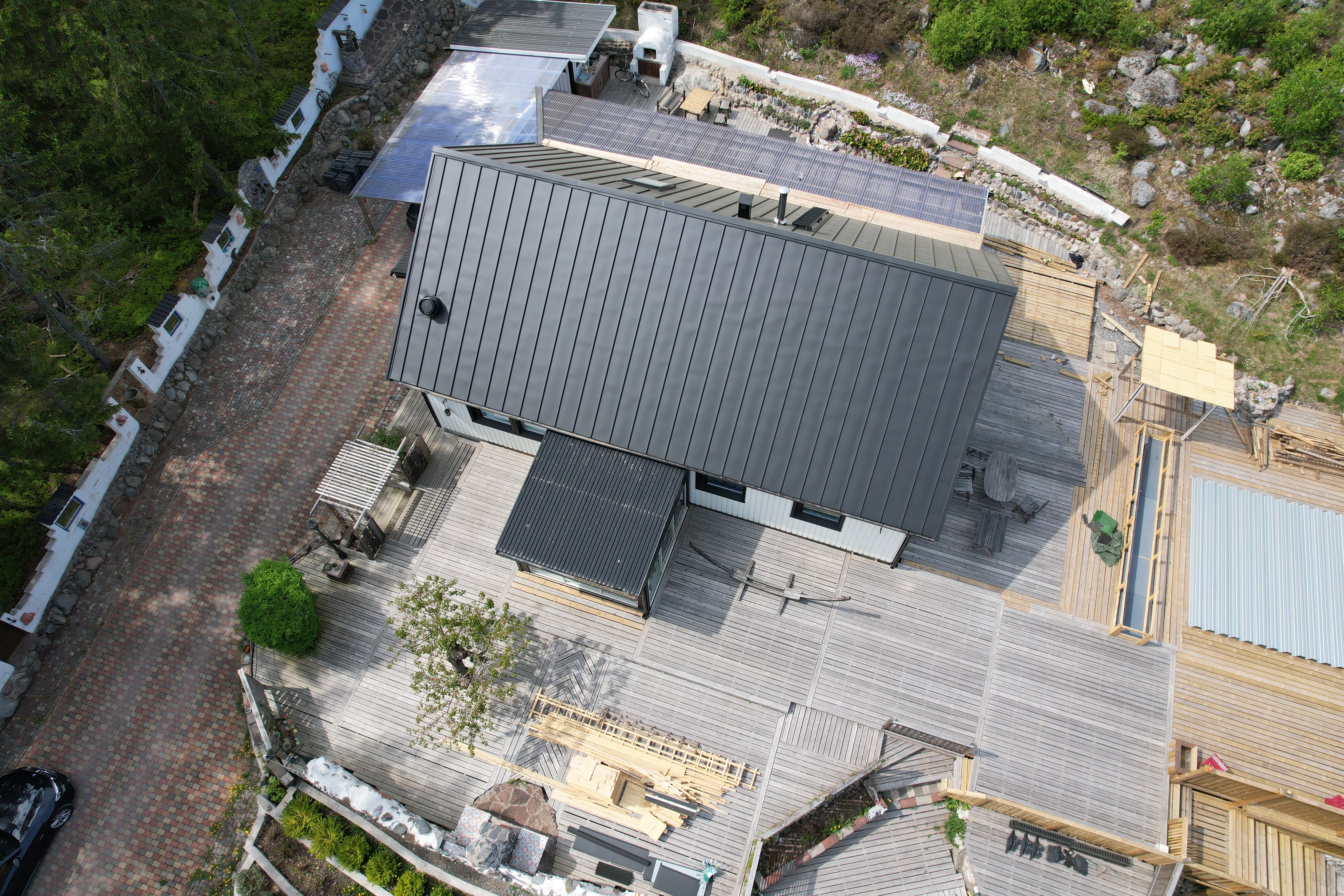 Klickplåtstak monterat av Arbetslag Bygg