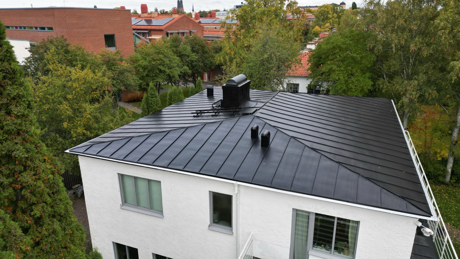 Plåttak med falsad plåt utfört av Arbetslag Bygg