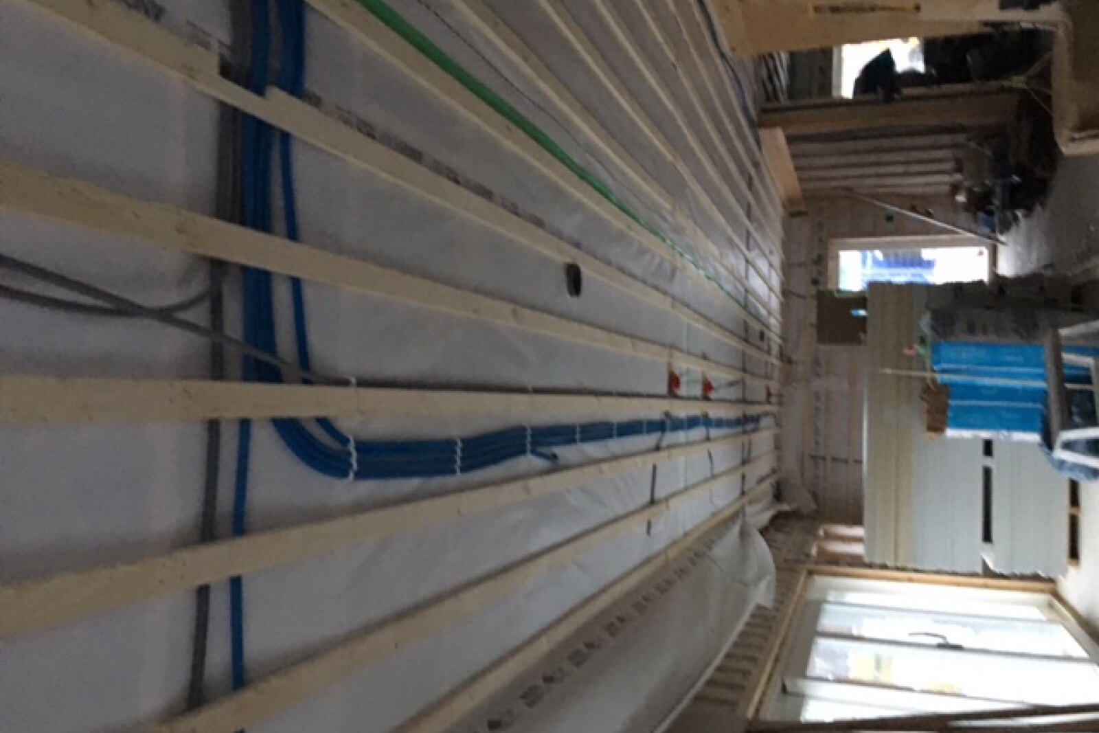 Renovering med ny regelvägg och isolering, utförd av Arbetslag Bygg