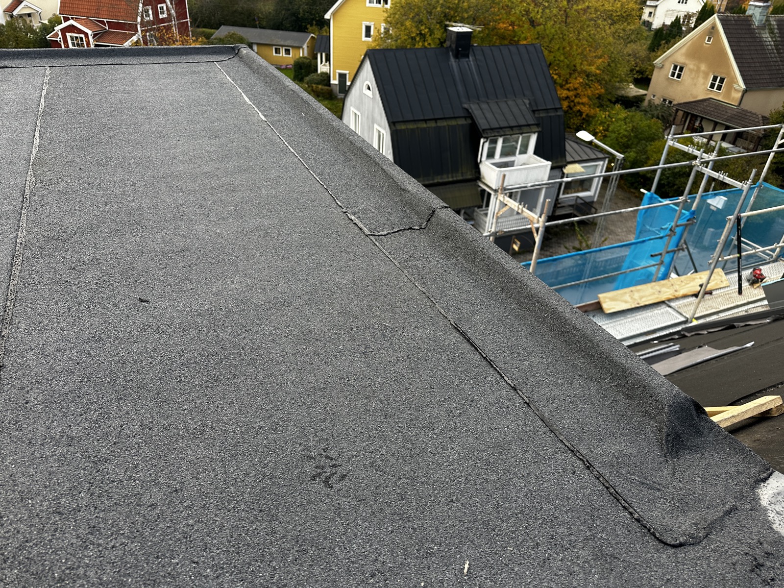Tätskikt och papptak på låglutande tak utfört av Arbetslag Bygg